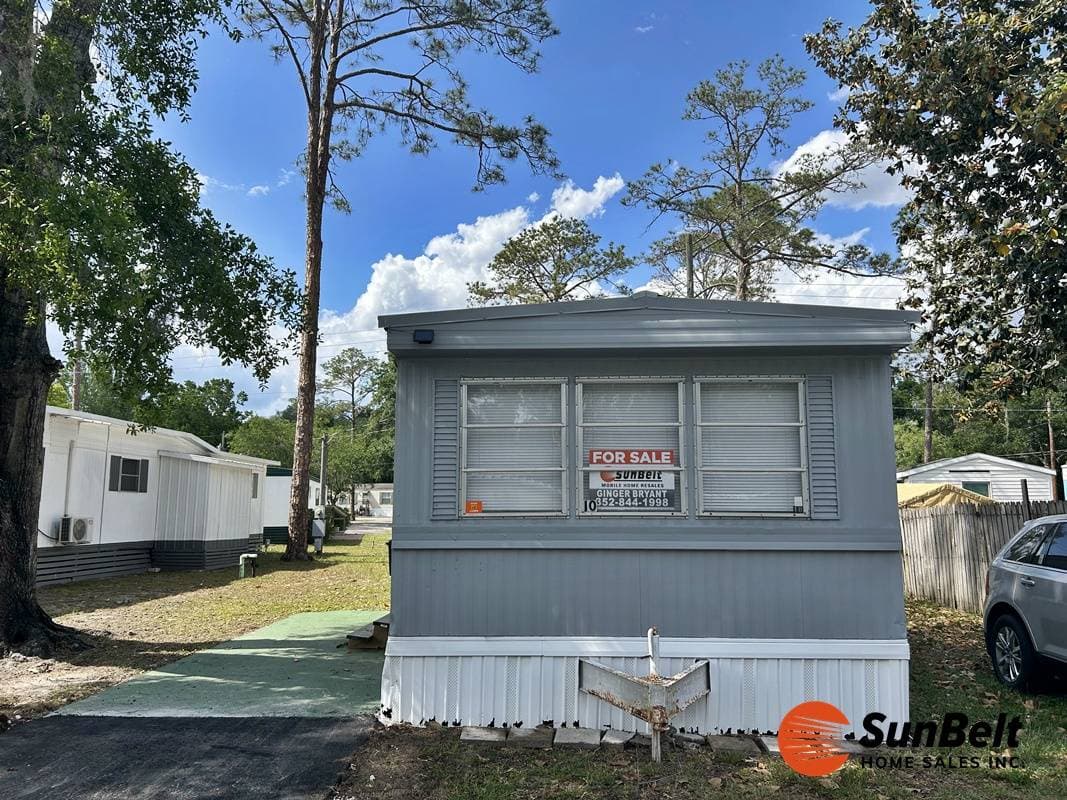 Manufactured home in Ocala, FL 34470