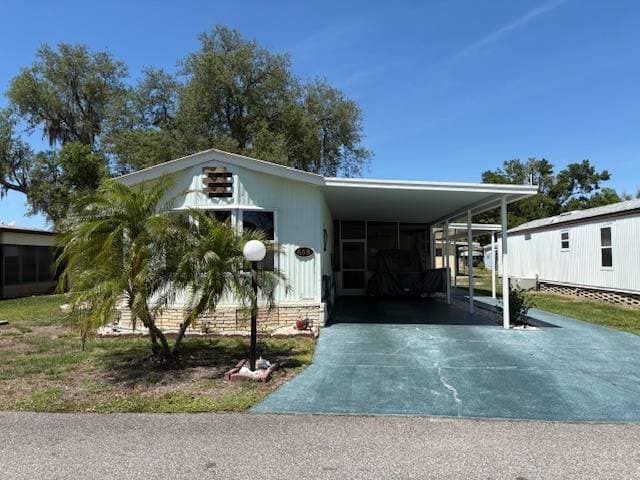 Manufactured home in Avon Park, FL 33825