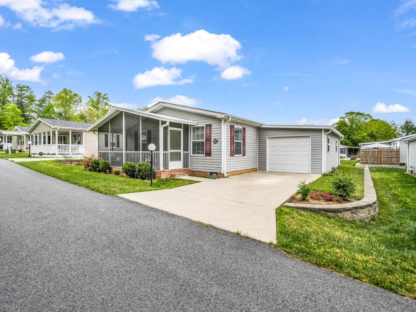 Manufactured home in Hendersonville, NC 28792