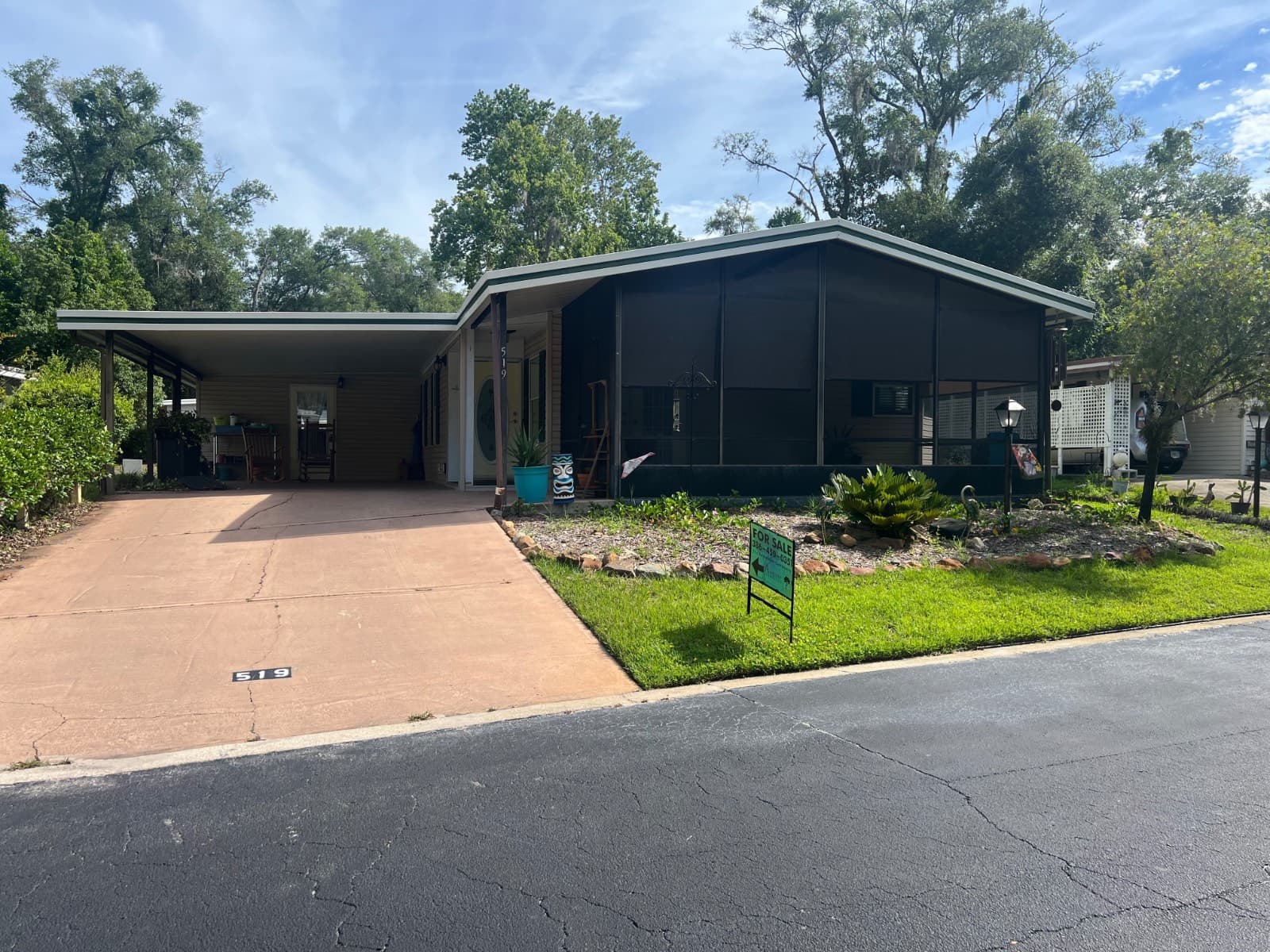 Manufactured home in Deland, FL 32724