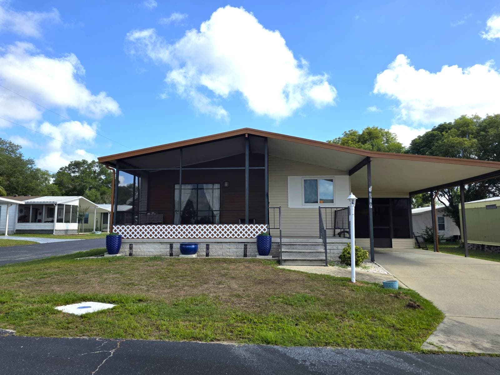 Manufactured home in Dade City, FL 33525