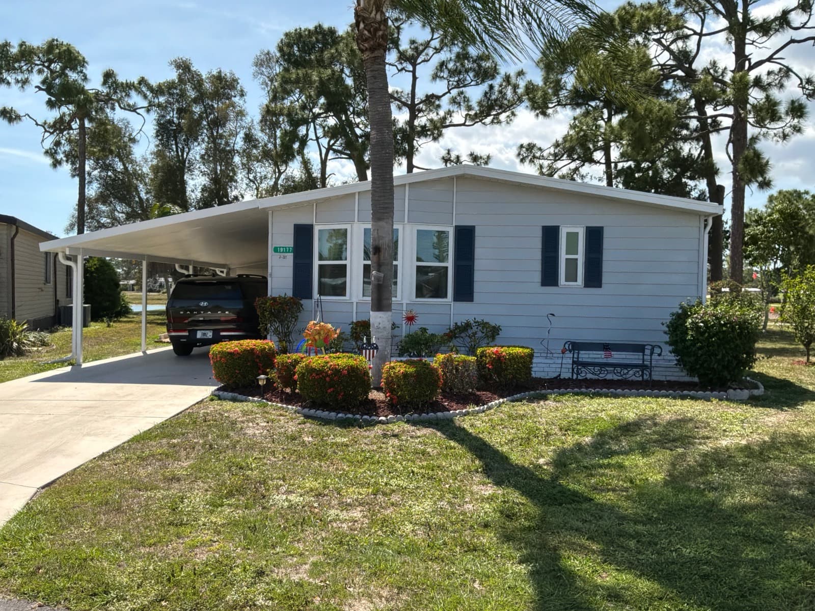 Manufactured home in N Ft Myers, FL 33903
