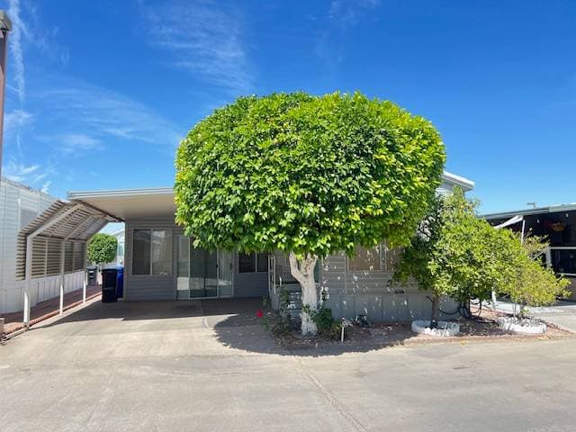 Manufactured home in Mesa, AZ 85205