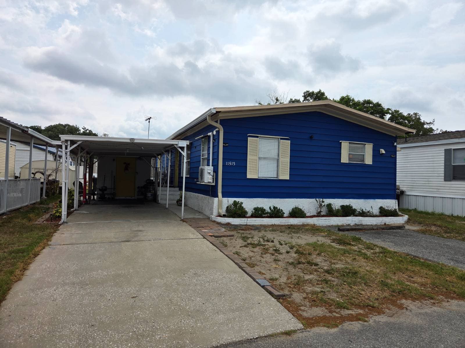 Manufactured home in Tampa, FL 33637