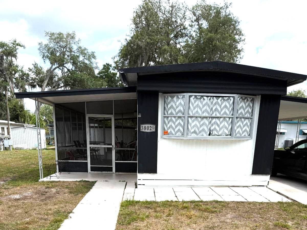 Manufactured home in Zephyrhills, FL 33542