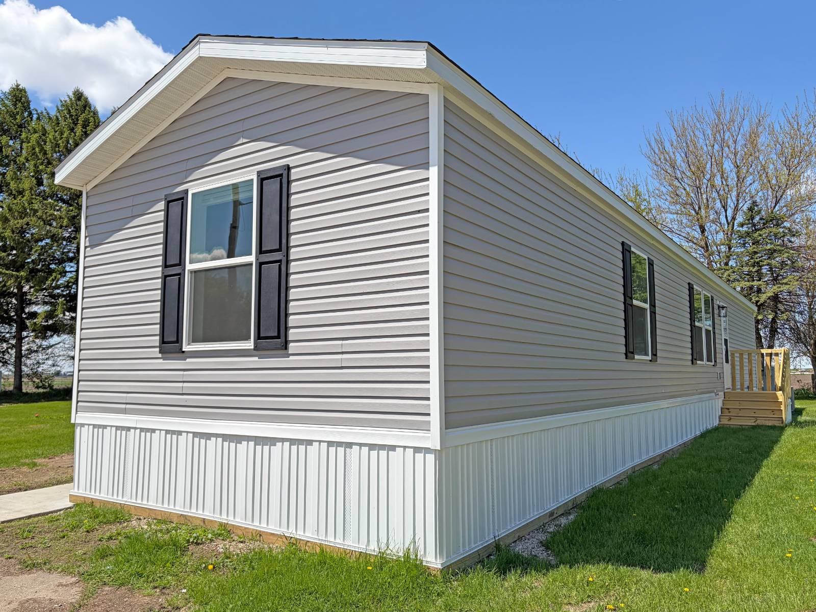 Manufactured home in Walcott, IA 52773