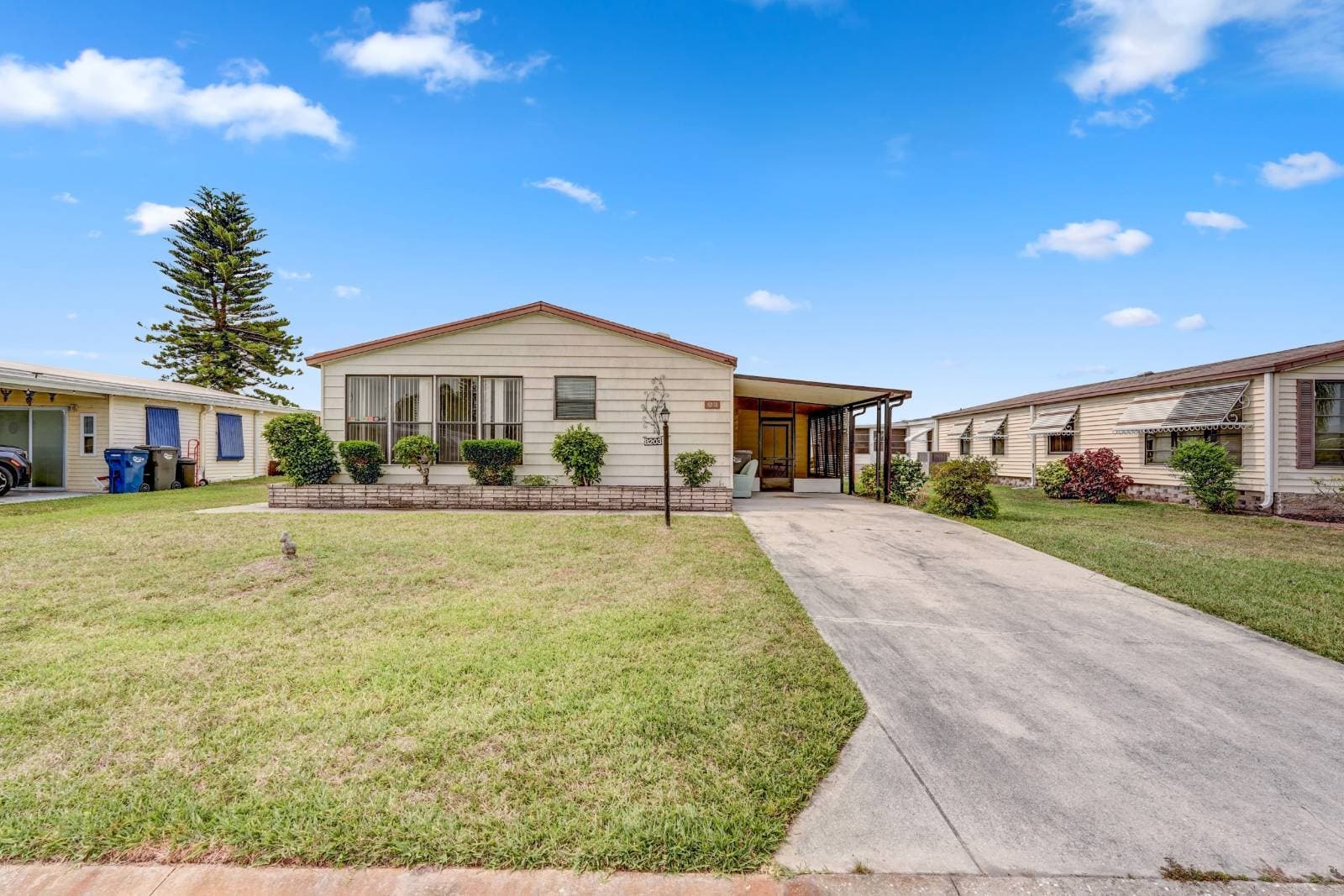 Manufactured home in Ellenton, FL 34222