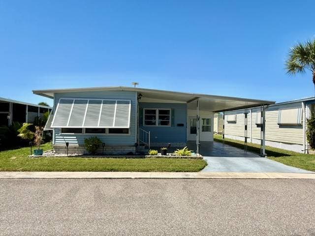 Manufactured home in Largo, FL 33771