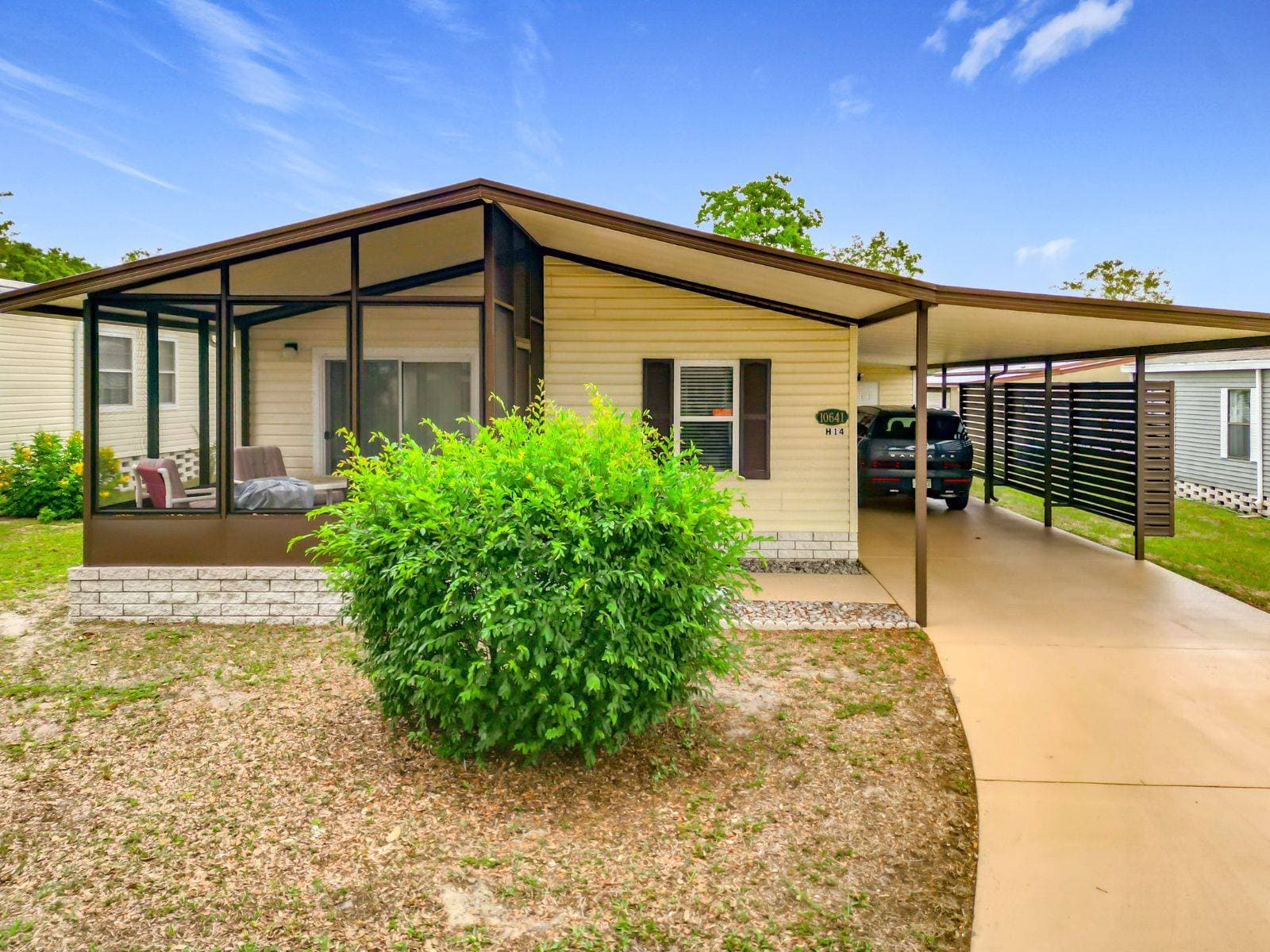 Manufactured home in Ocala, FL 34476