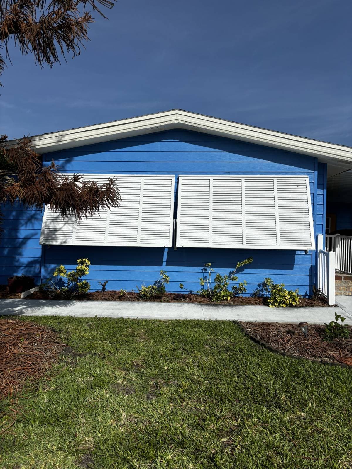 Manufactured home in Edgewater, FL 32141