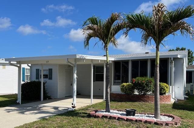 Manufactured home in Parrish, FL 34219