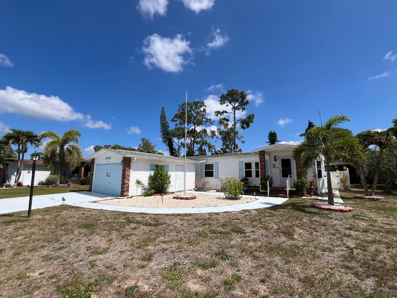 Manufactured home in North Fort Myers, FL 33903