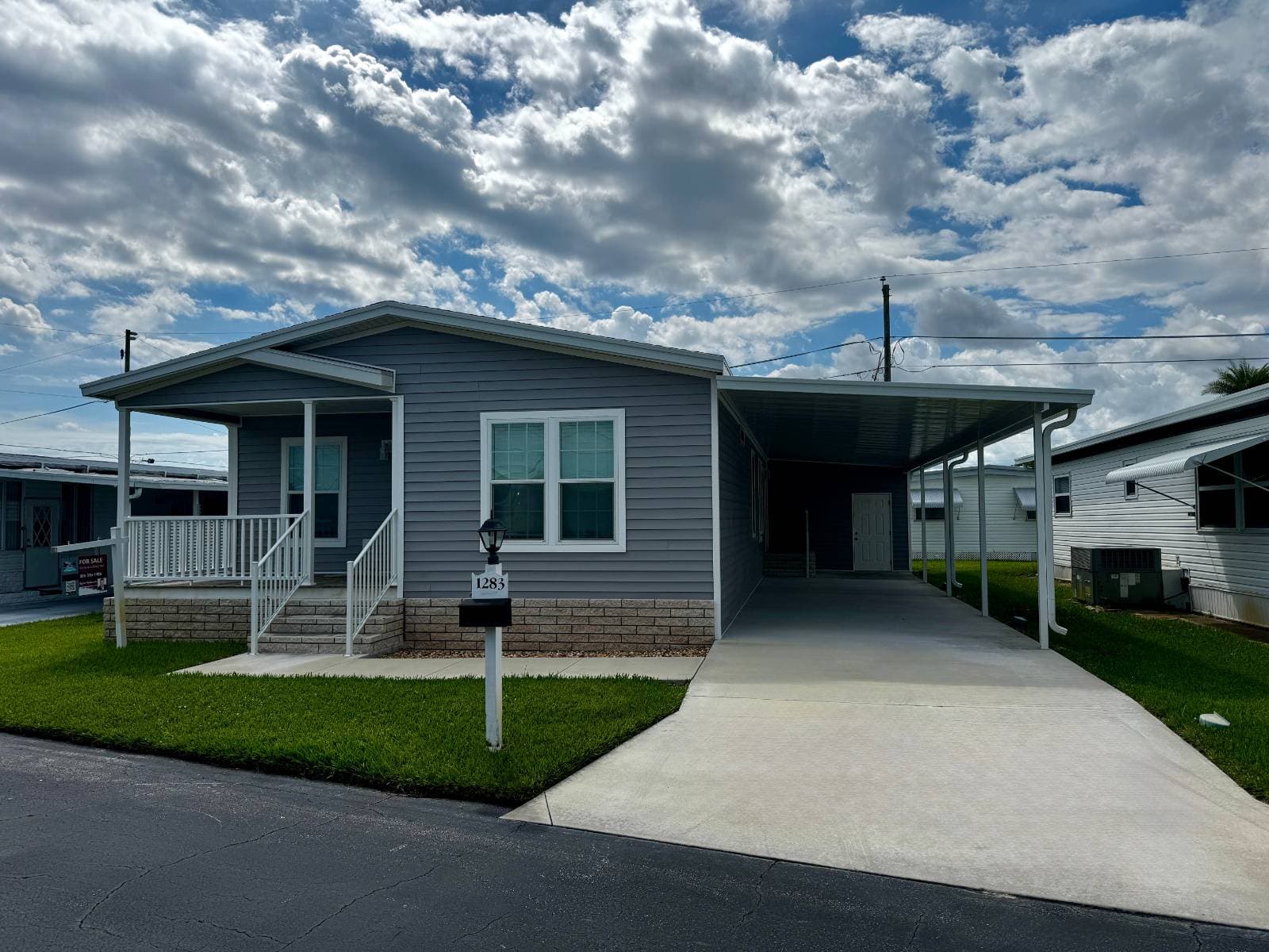 Manufactured home in Daytona Beach, FL 32119