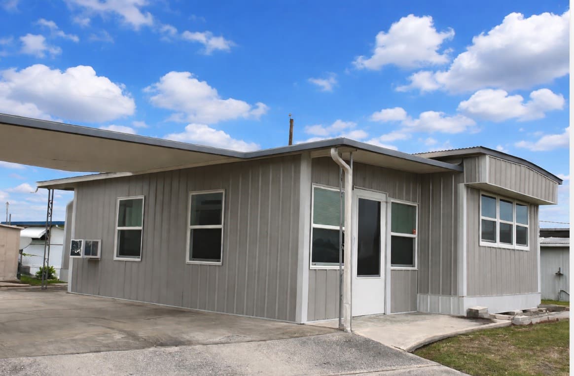 Manufactured home in Lakeland, FL 33815