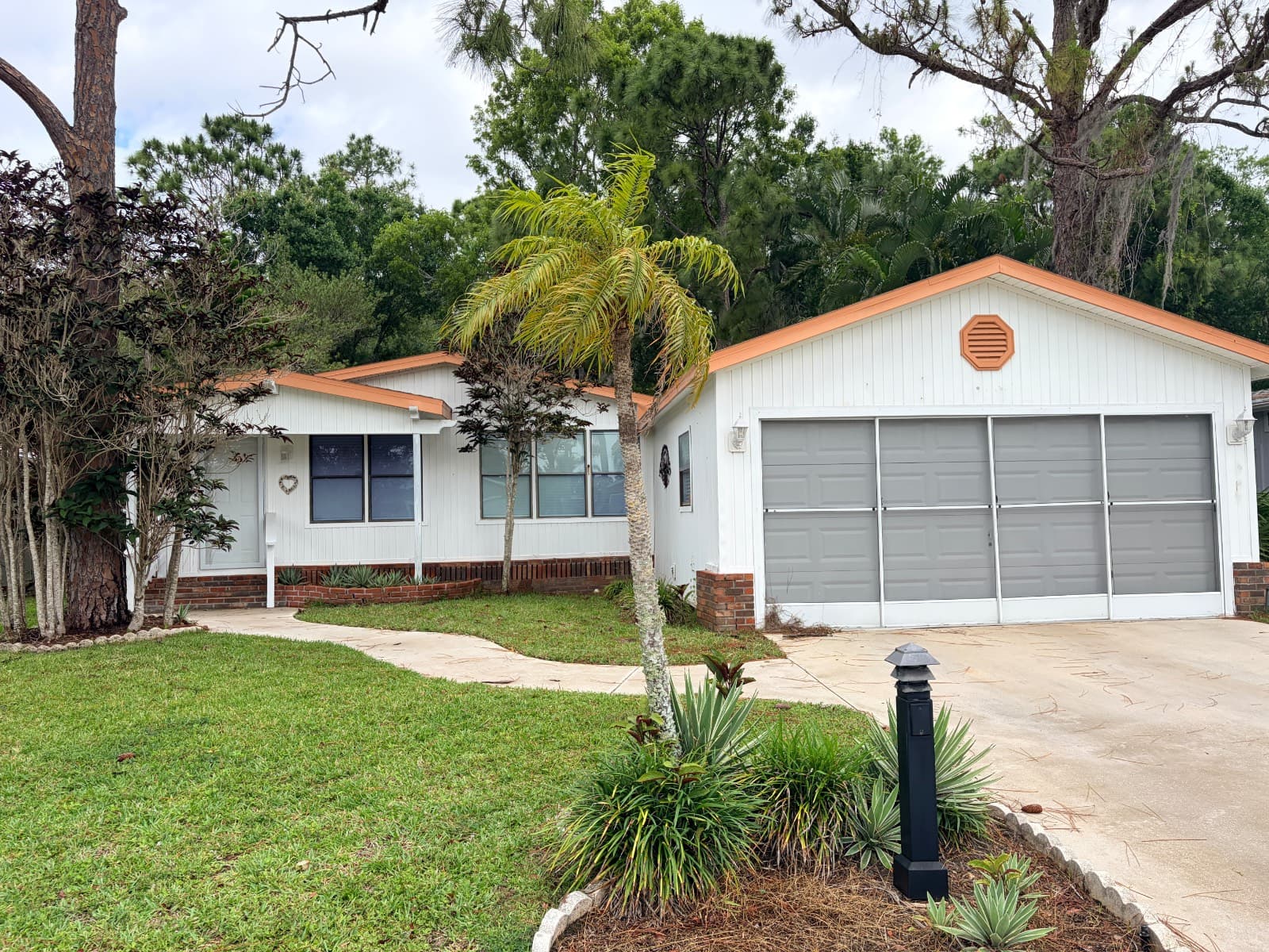 Manufactured home in North Fort Myers, FL 33903