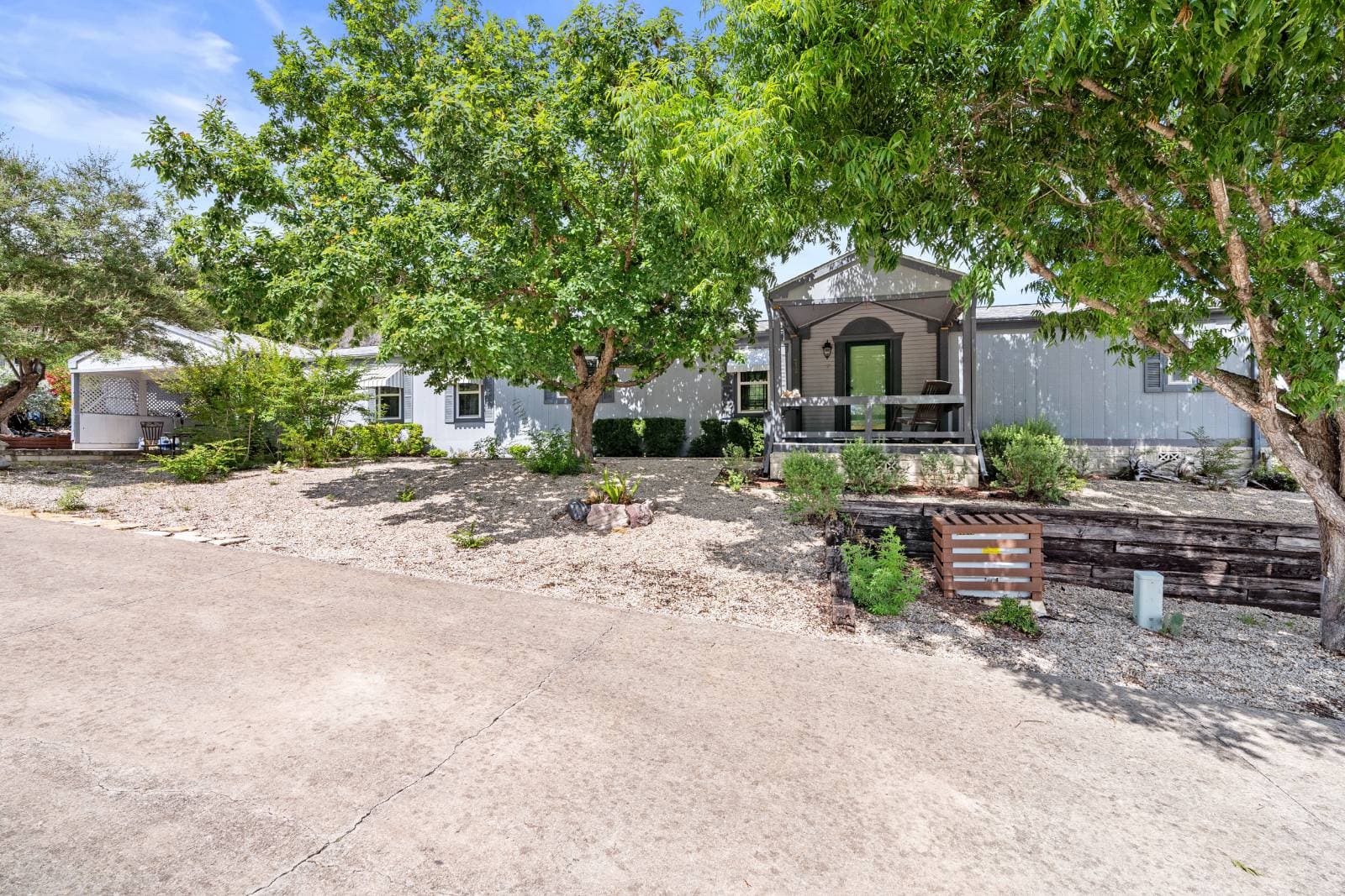 Manufactured home in Ingram, TX 78025