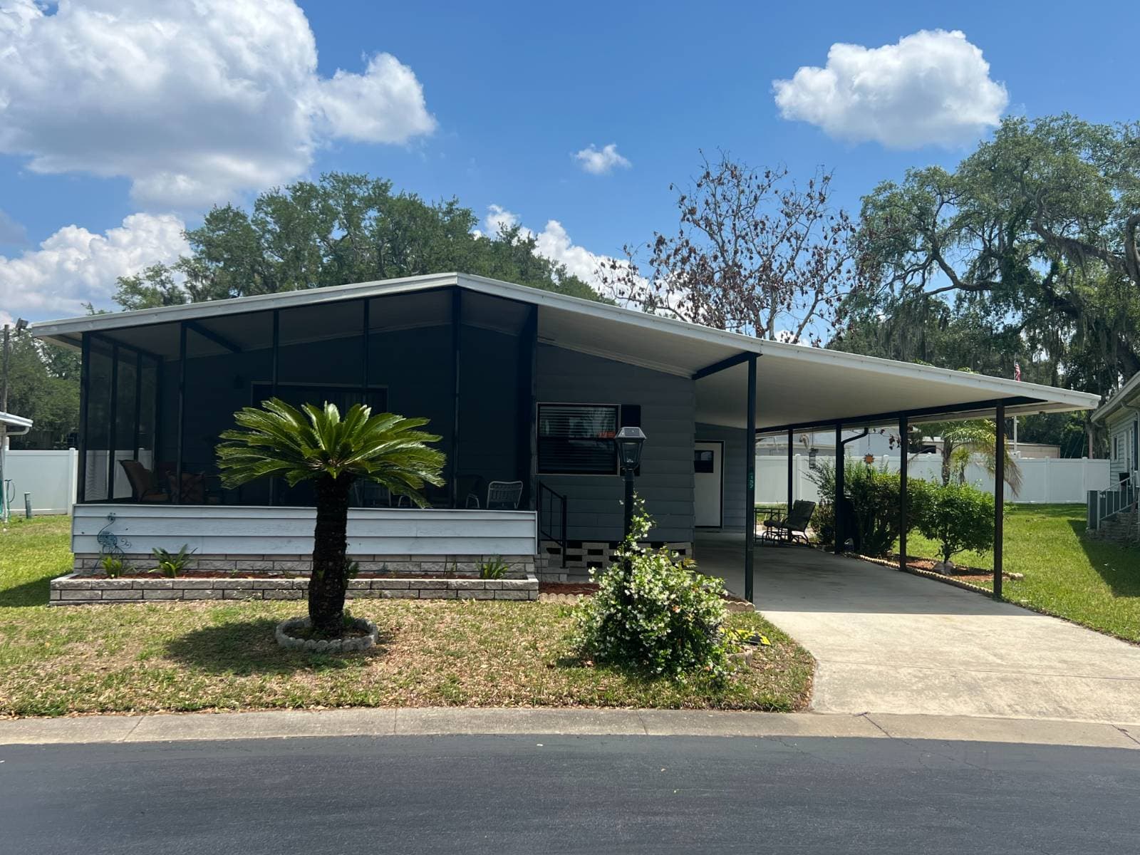Manufactured home in Lakeland, FL 33813