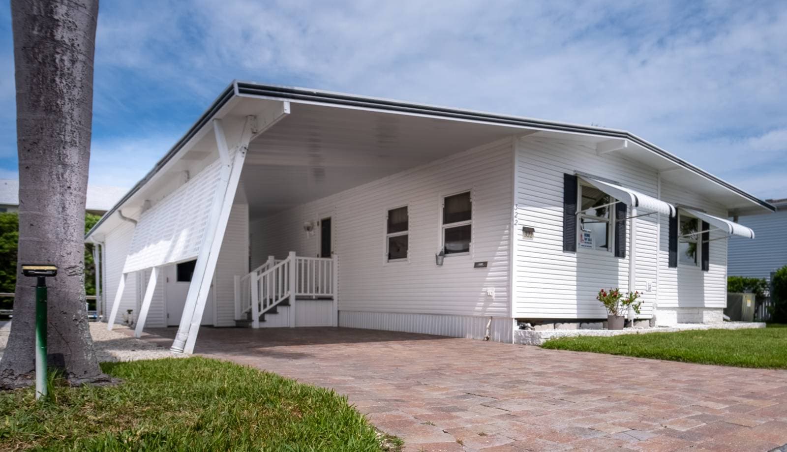 Manufactured home in Naples, FL 34112