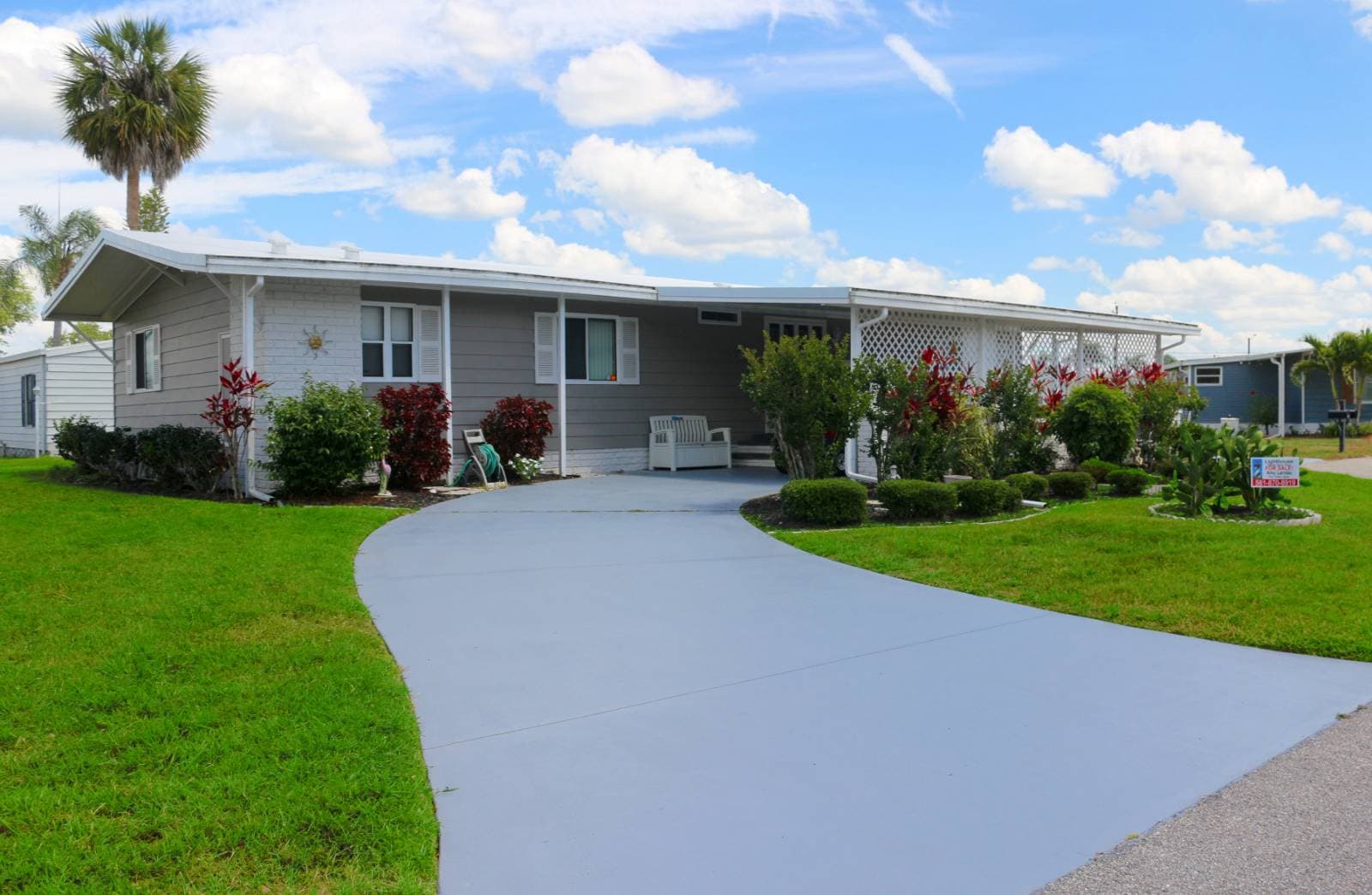 Manufactured home in Sarasota, FL 34233