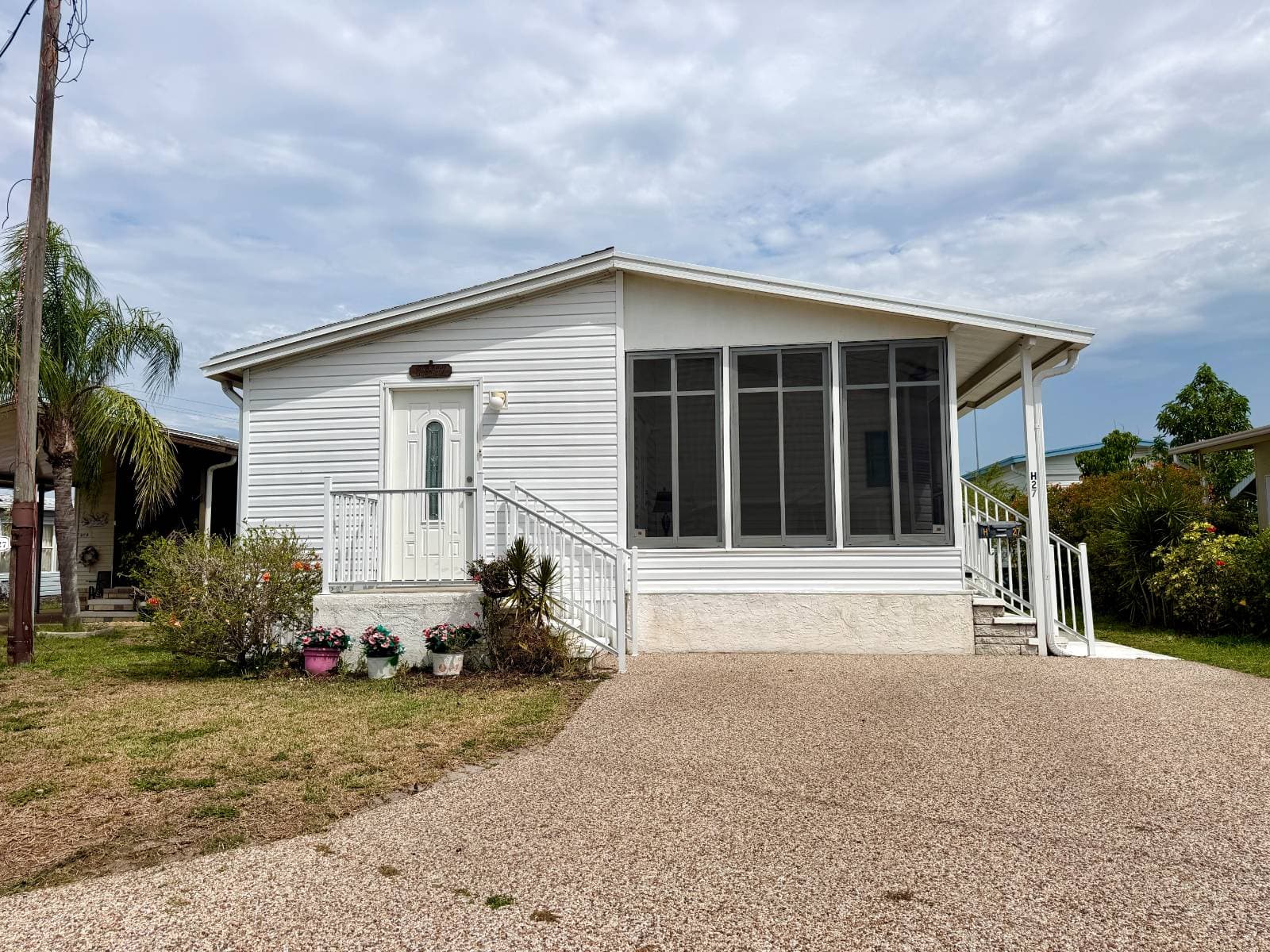 Manufactured home in Bradenton, FL 34207
