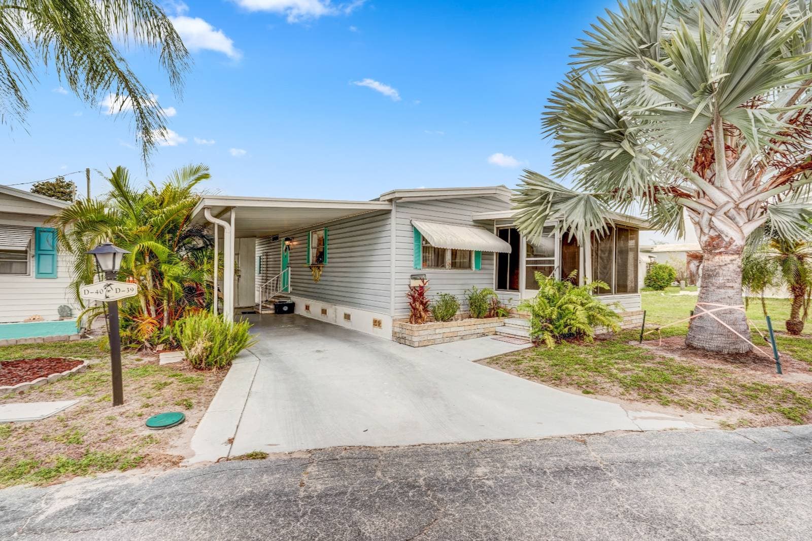 Manufactured home in Bradenton, FL 34207