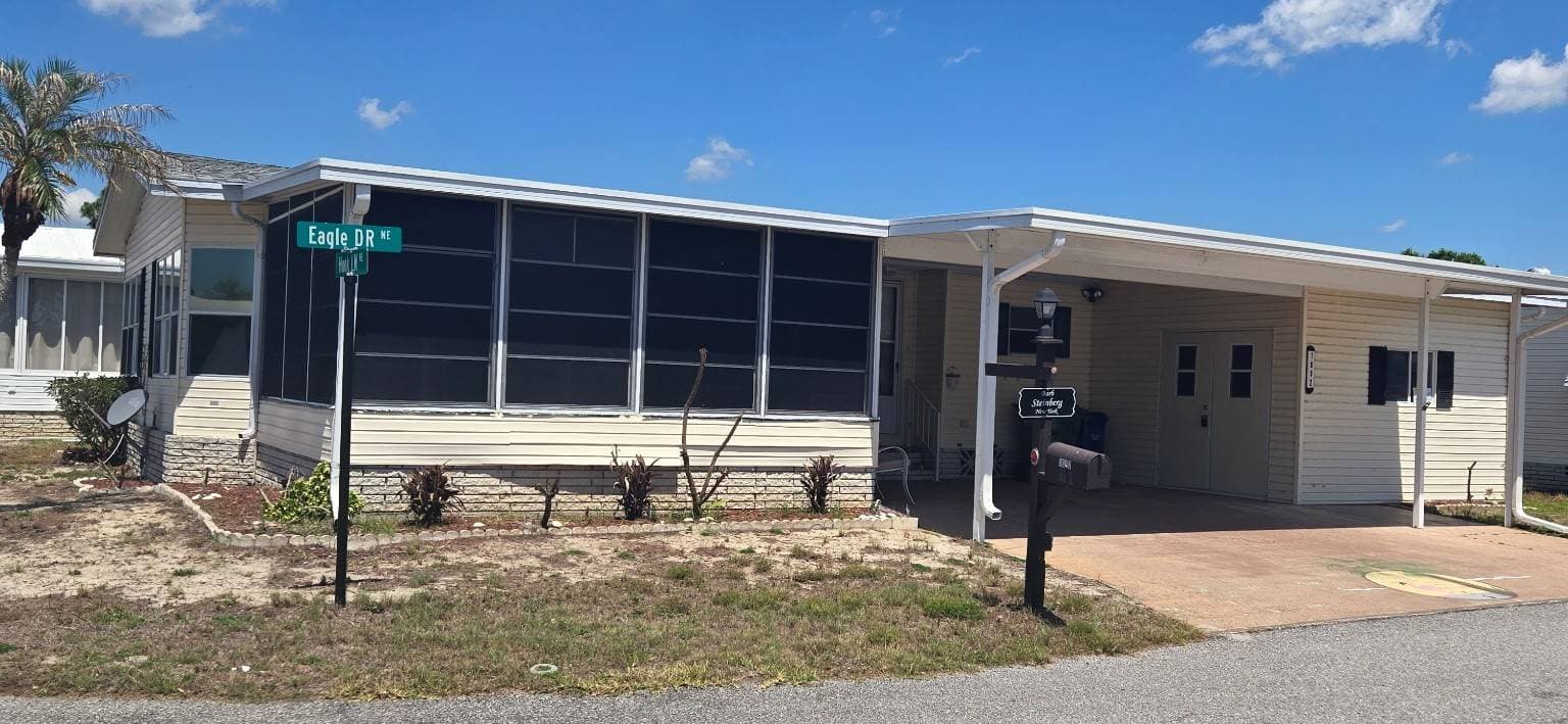 Manufactured home in Winter Haven, FL 33881
