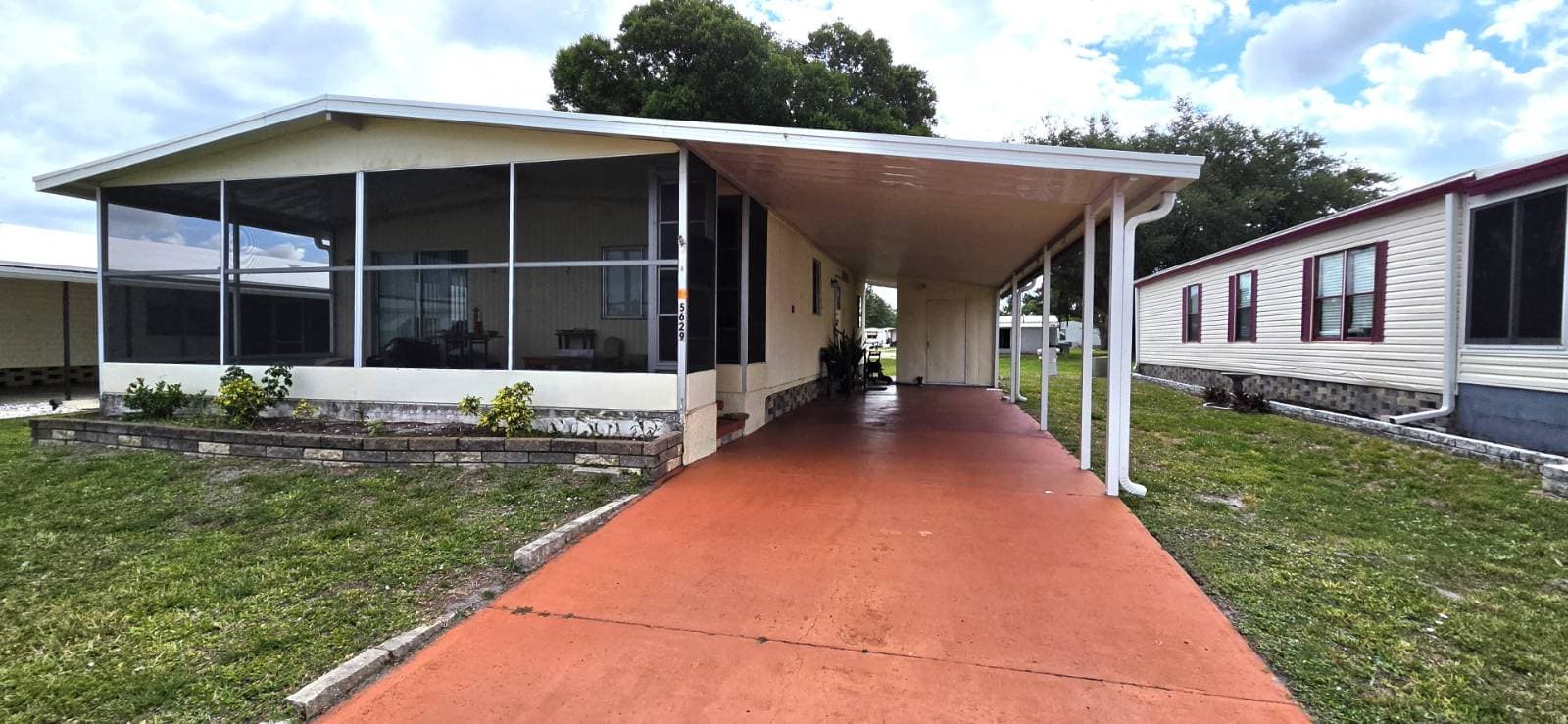 Manufactured home in Bradenton, FL 34203