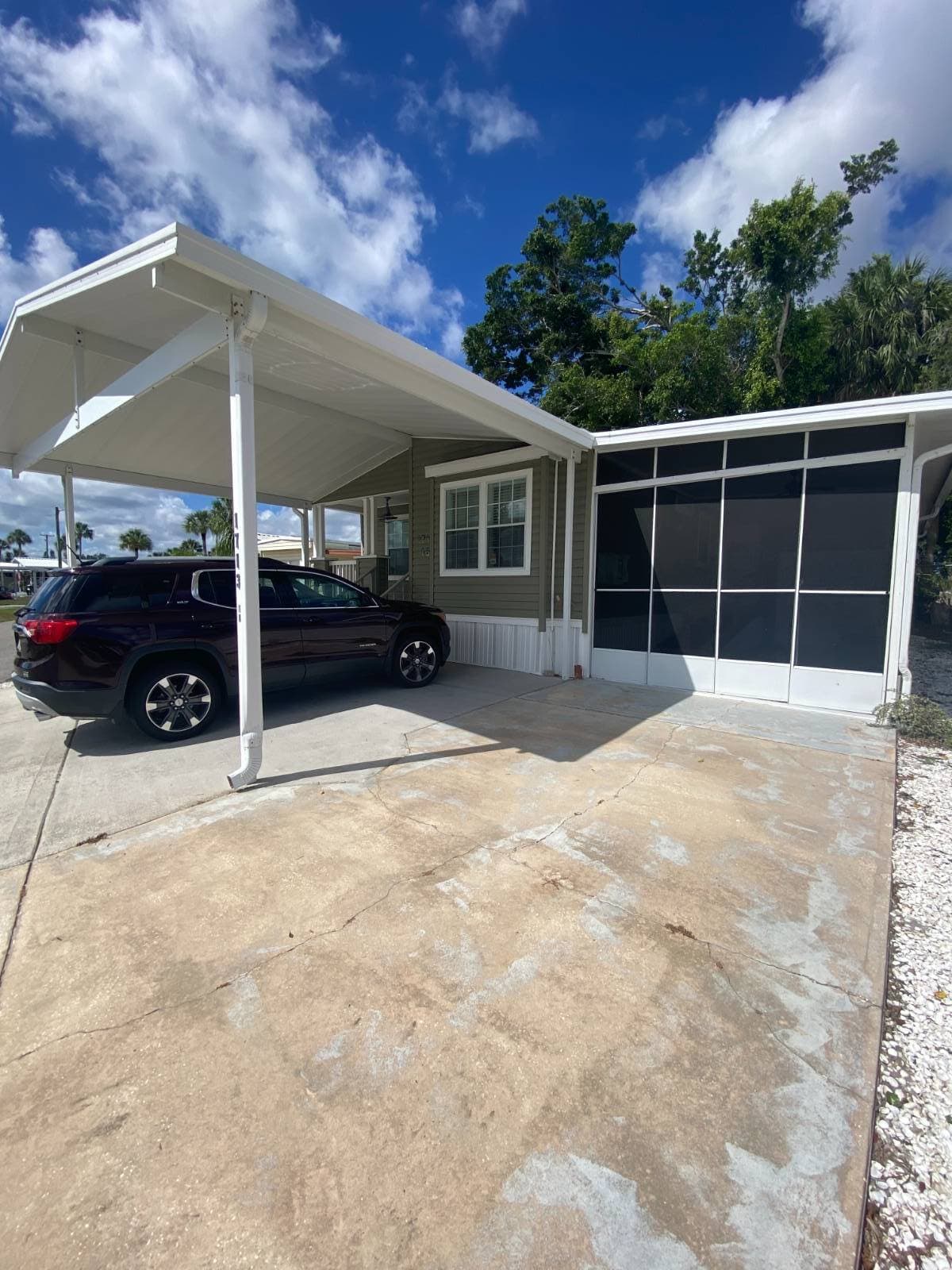 Manufactured home in Ruskin, FL 33570