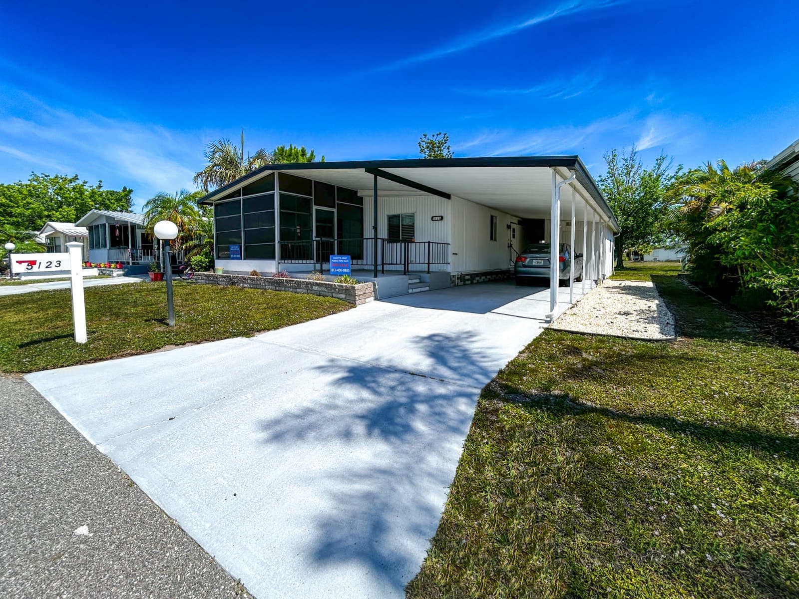 Manufactured home in Bradenton, FL 34203