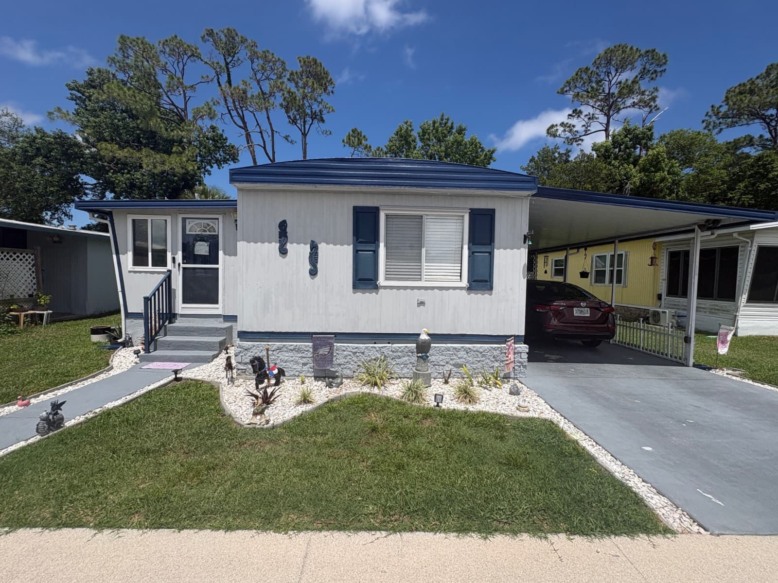 Manufactured home in Holly Hill, FL 32117
