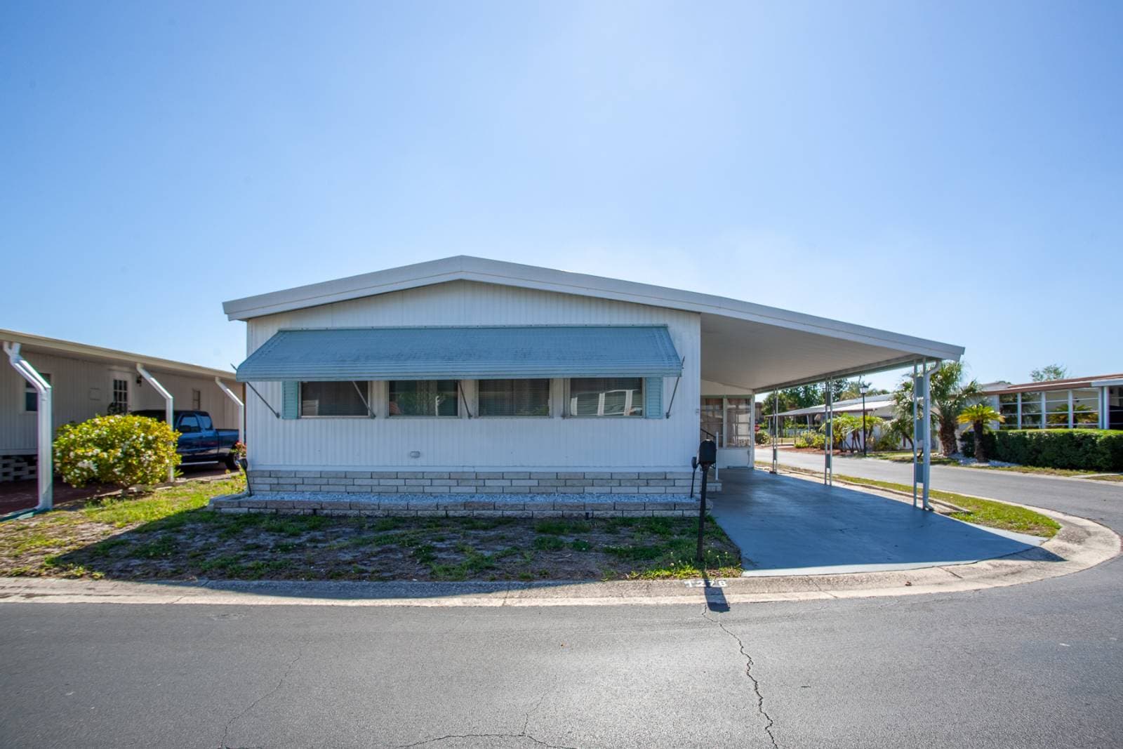 Manufactured home in Saint Petersburg, FL 33702