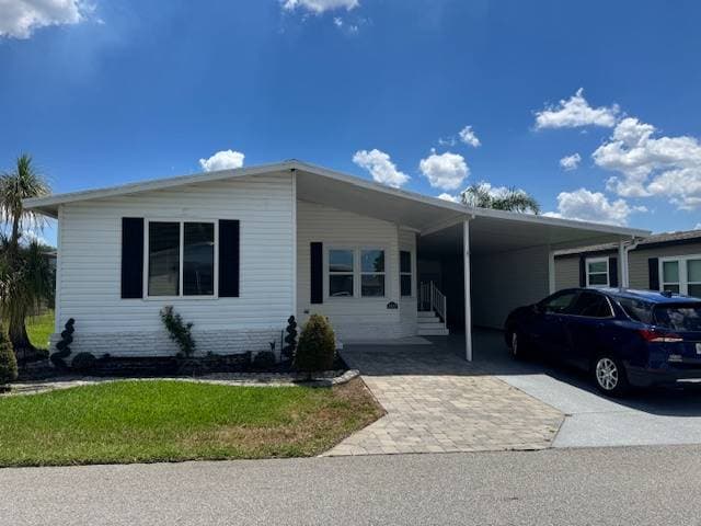 Manufactured home in Lake Wales, FL 33859