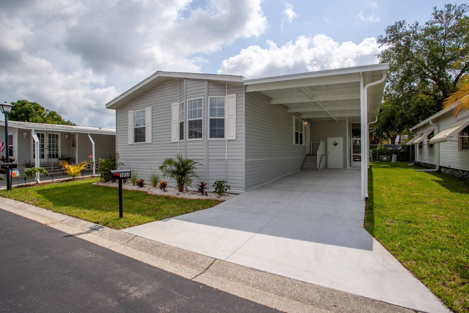 Manufactured home in Saint Petersburg, FL 33702