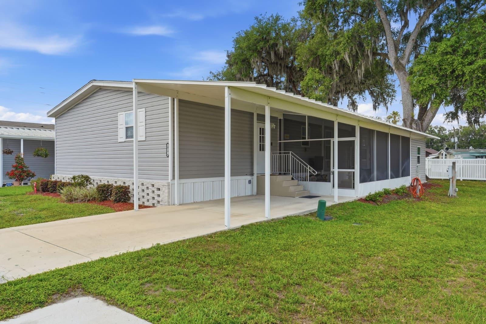 Manufactured home in Webster, FL 33597