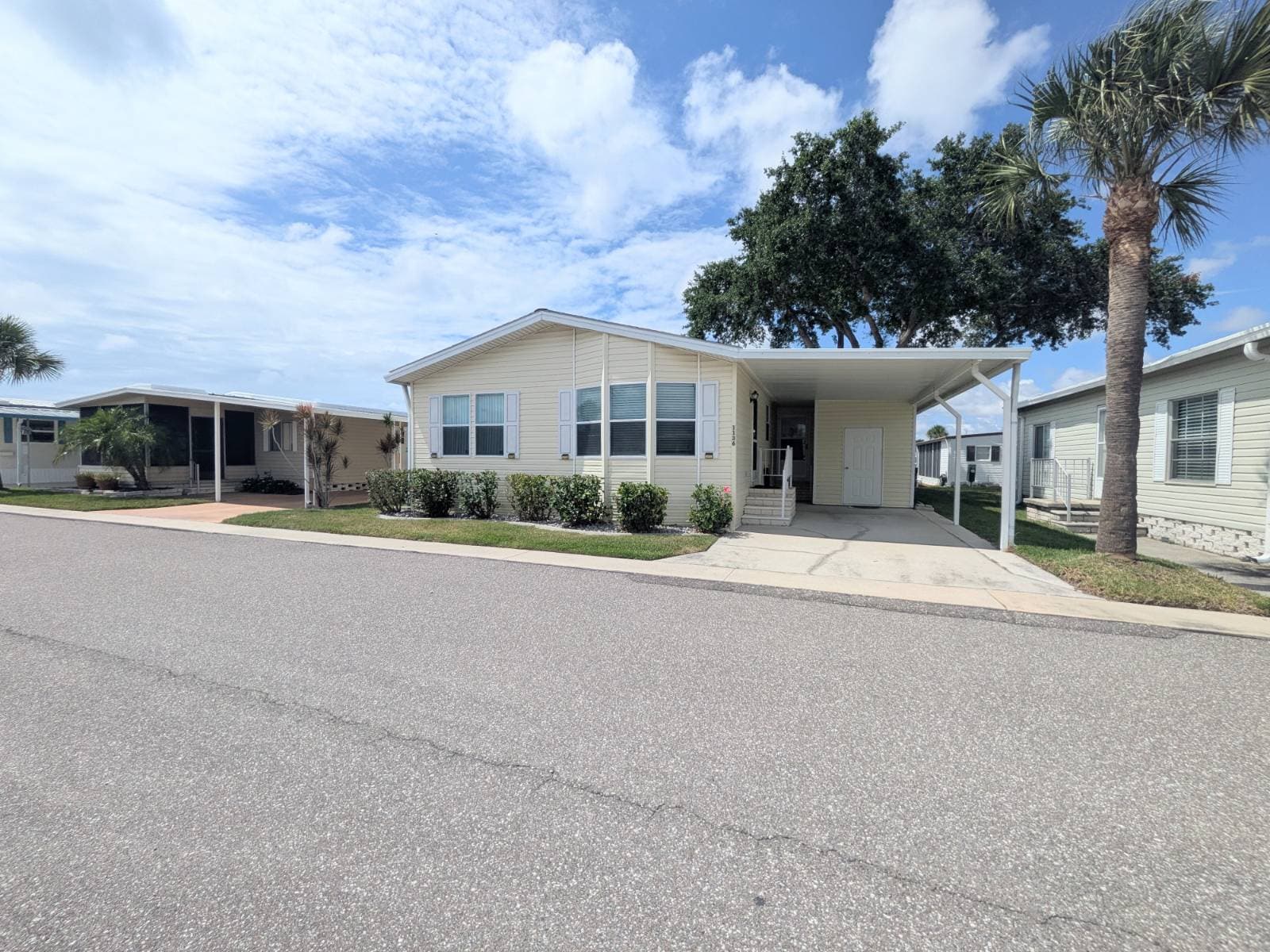 Manufactured home in Largo, FL 33771