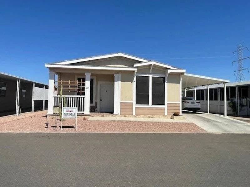 Manufactured home in Surprise, AZ 85378