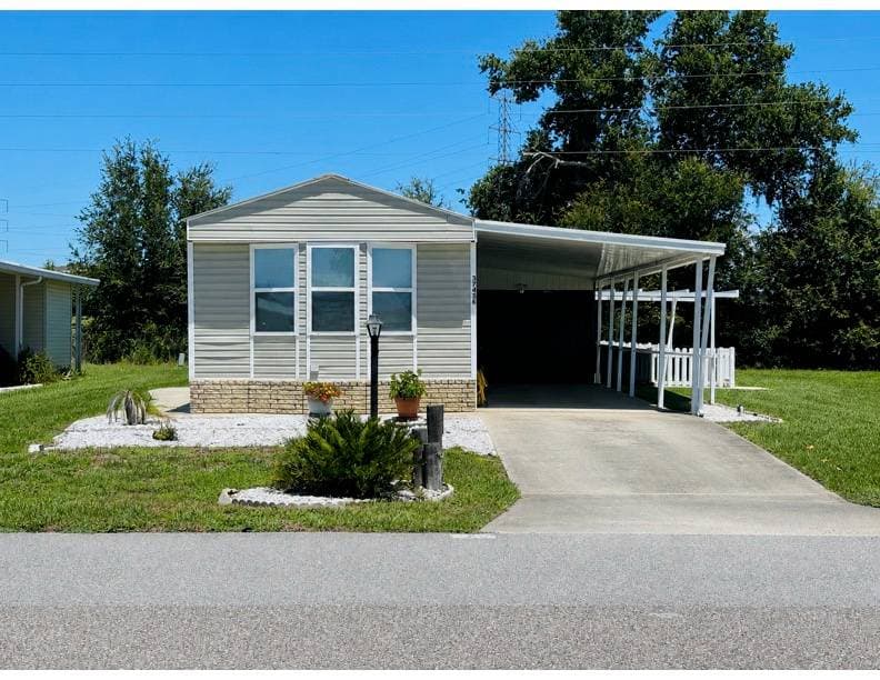Manufactured home in Avon Park, FL 33825