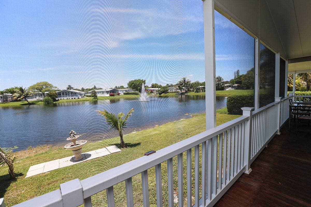 Manufactured home in Davie, FL 33325