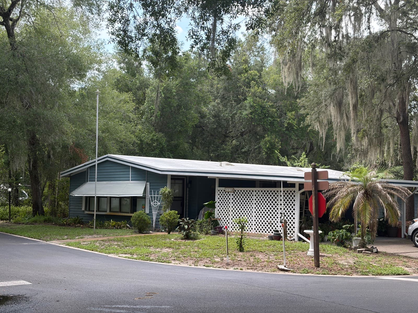 Manufactured home in Deland, FL 32724