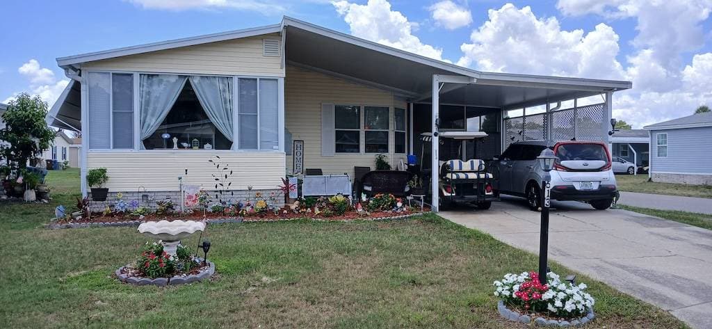 Manufactured home in Lake Wales, FL 33859