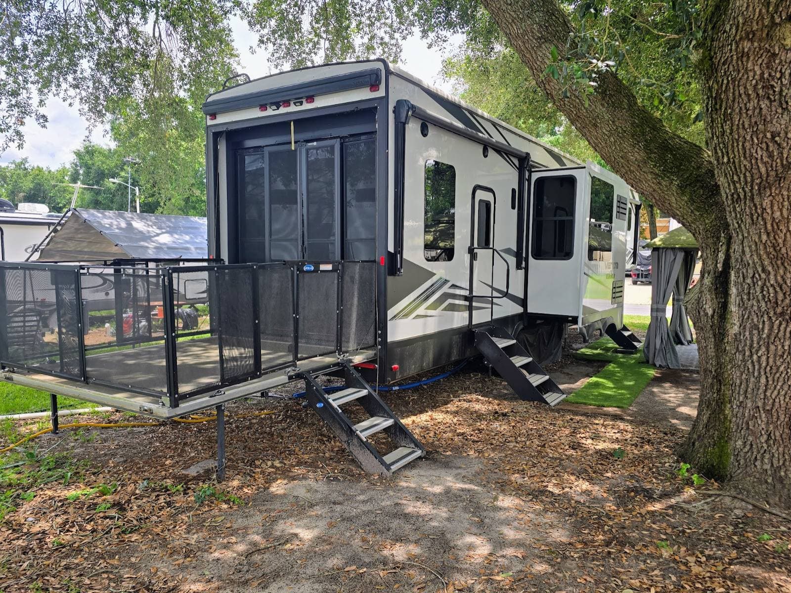 Manufactured home in Lady Lake, FL 32159