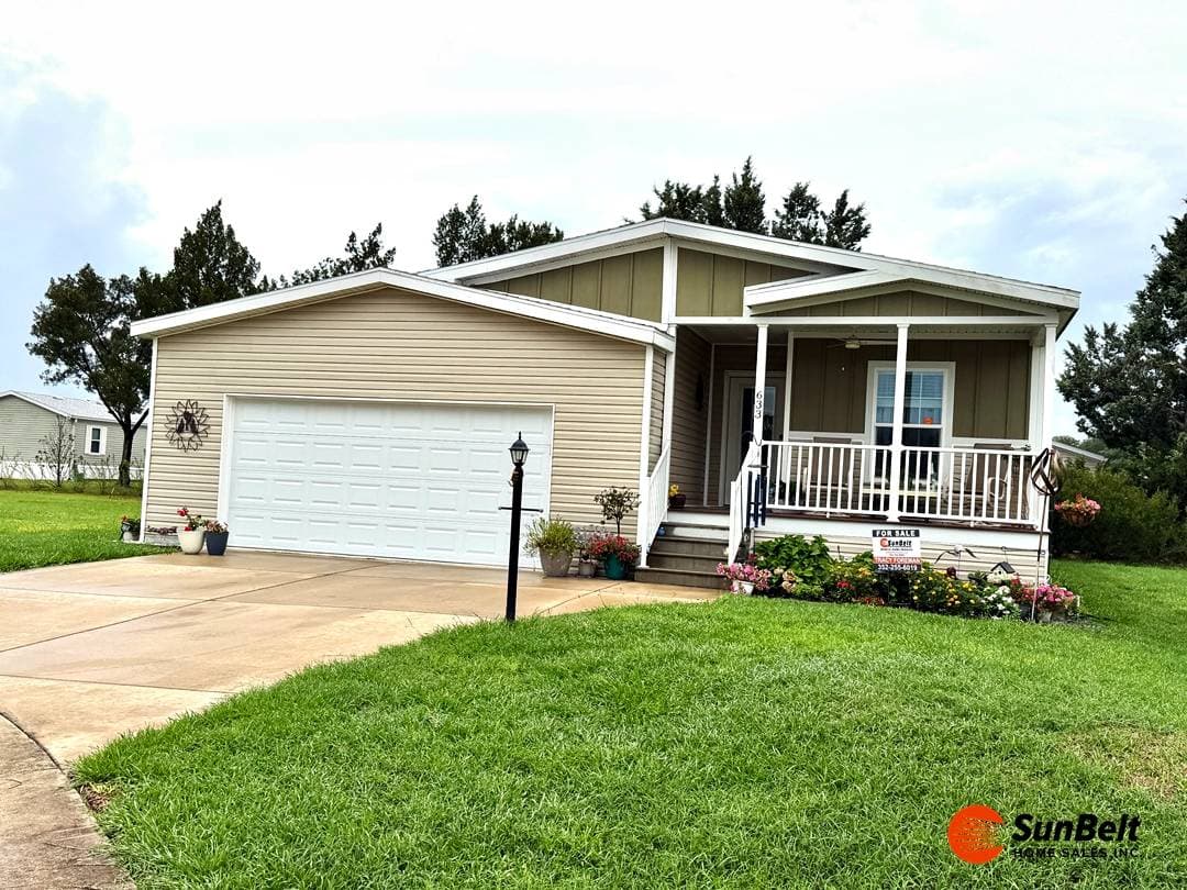 Manufactured home in Lady Lake, FL 32159