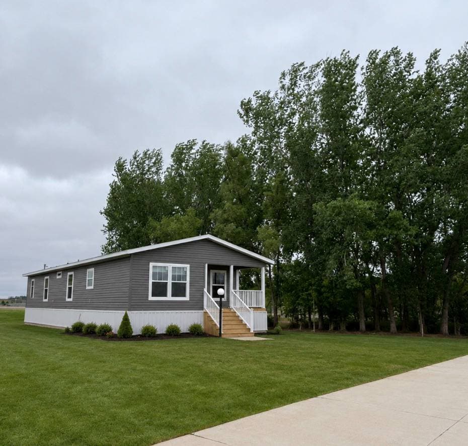 Manufactured home in Le Mars, IA 51031