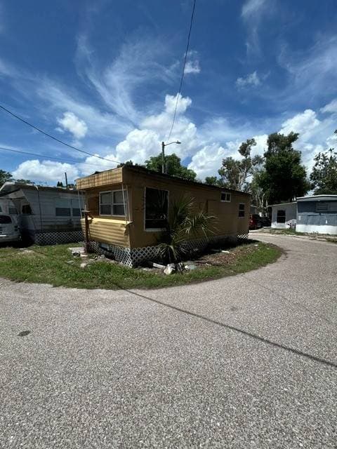 Manufactured home in St Petersburg, FL 33714
