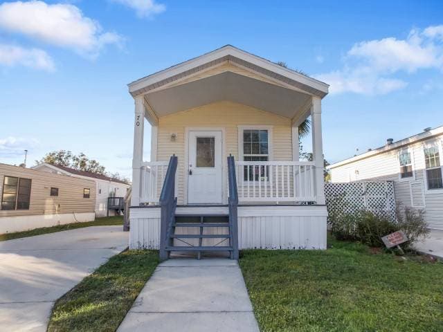 Manufactured home in Lutz, FL 33549