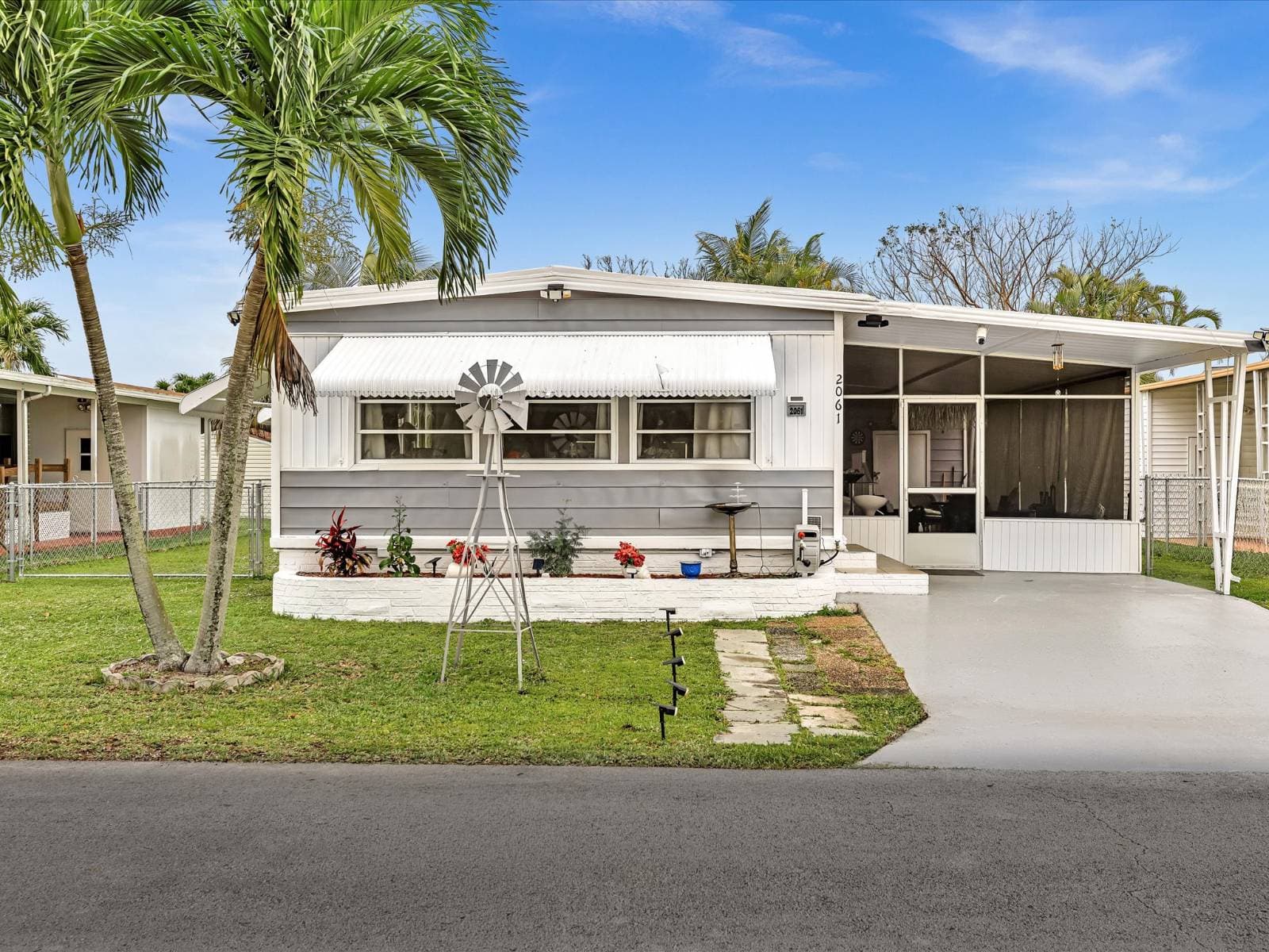 Manufactured home in Davie, FL 33324