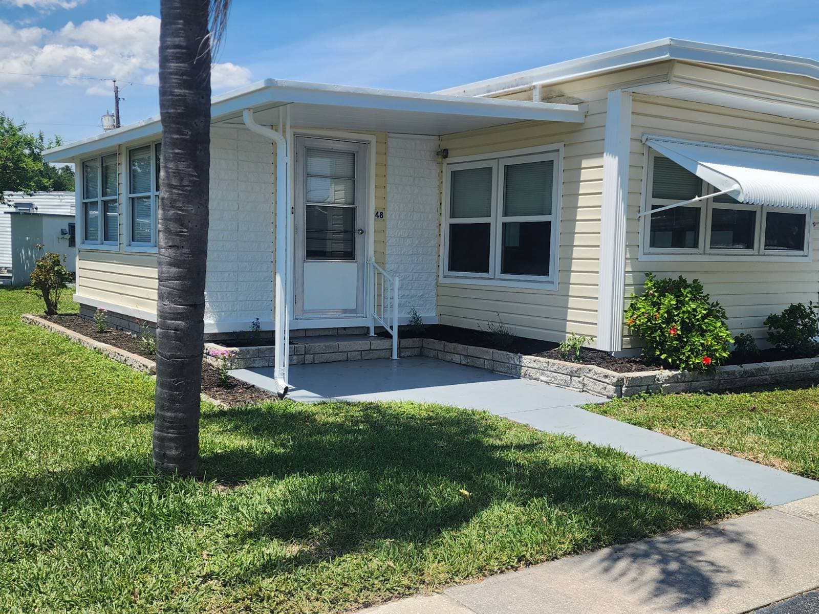 Manufactured home in Largo, FL 33773