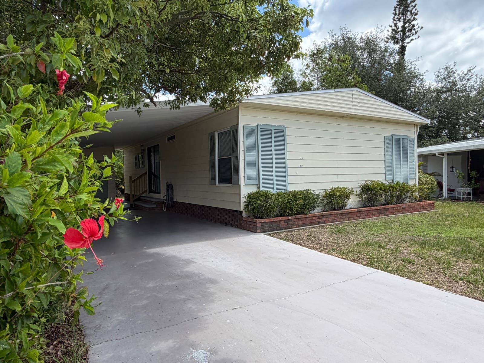 Manufactured home in N Ft Myers, FL 33903