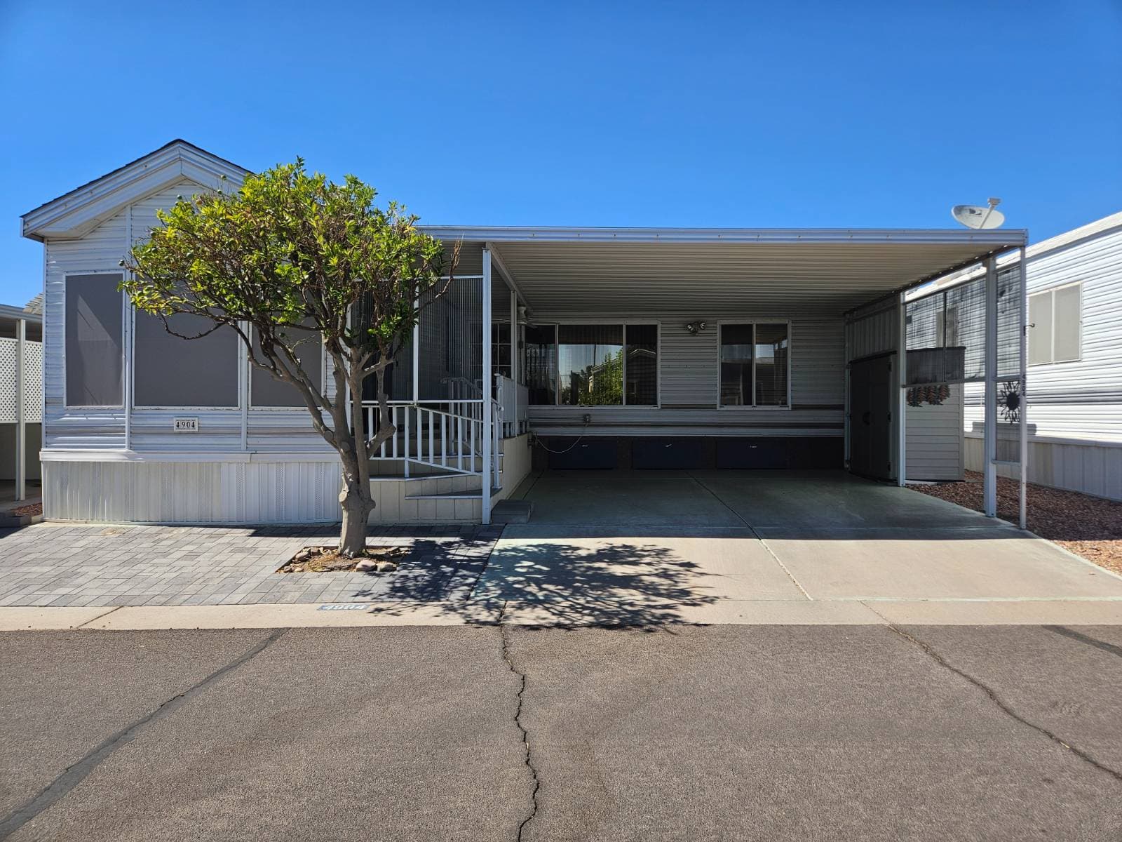 Manufactured home in Mesa, AZ 85207