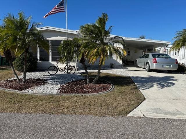 Manufactured home in Punta Gorda, FL 33982